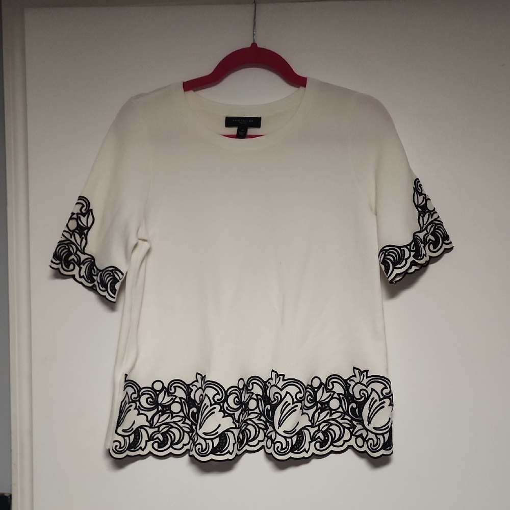 Ann Taylor Ivory & Black Embroidered Short Sleev Knit Top Size MP